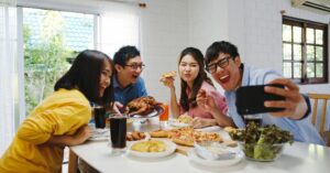 makan bareng teman