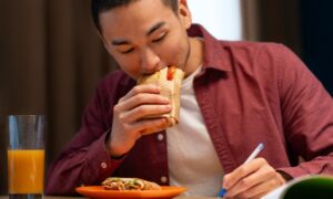 Franchise untuk Bisnis Sampingan Karyawan