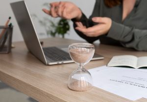 Cara Mengatur Waktu antara Kerja dan Usaha